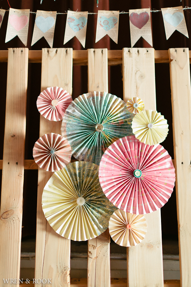 The pastel coloured decorations on the pallet board.
