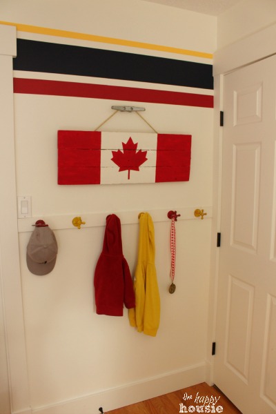 Canada Flag Pallet Sign on Dock Cleat Hanger {Boys’ Room Progress}