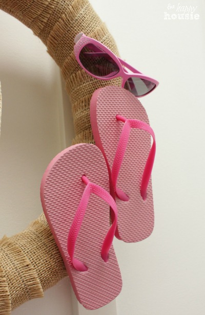 Adding pink sunglasses and pink flip flops to the wreath.