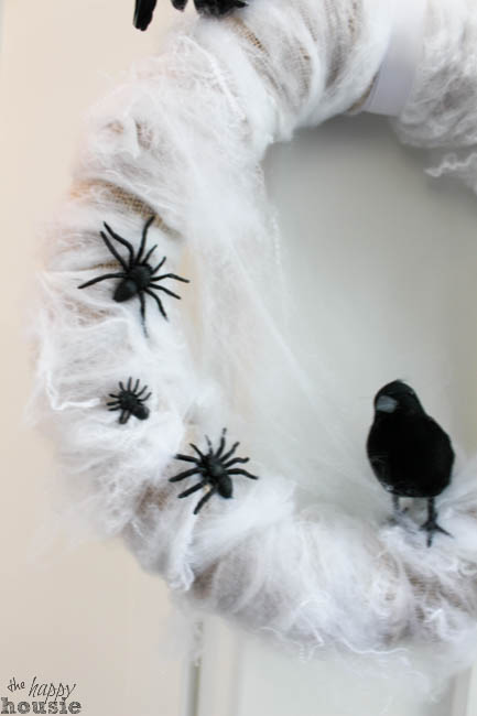 Up close picture of the black spiders on the wreath.