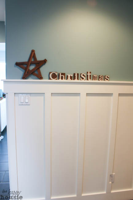 A DIY Christmas star and a Christmas sign are on the wall at the entrance.