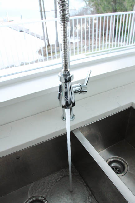 tips for choosing a kitchen faucet at The Happy Housie-3