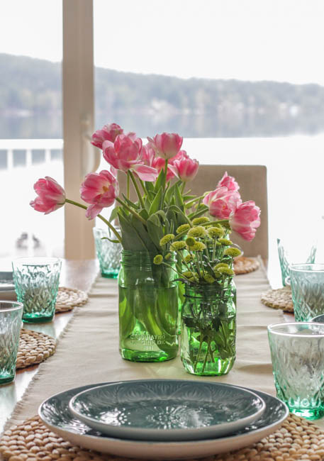 Beautiful spring flowers on the table.