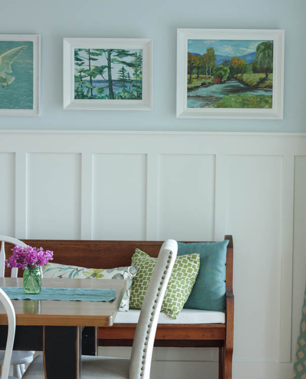 Blues and greens are the dominate colour in the dining room.