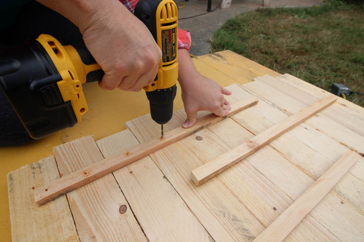 Using an electric screw gun on the wooden strips.