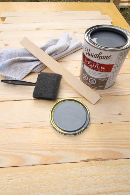 A can of the varathane stain.