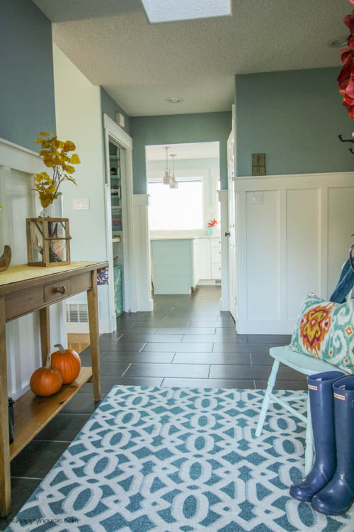 Come on tour this cheery fall front porch and entry hall Fall Home Tour Part 2 at thehappyhousie.com-11