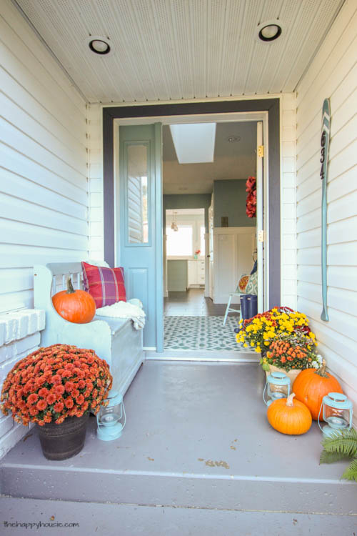 Come on tour this cheery fall front porch and entry hall Fall Home Tour Part 2 at thehappyhousie.com-6