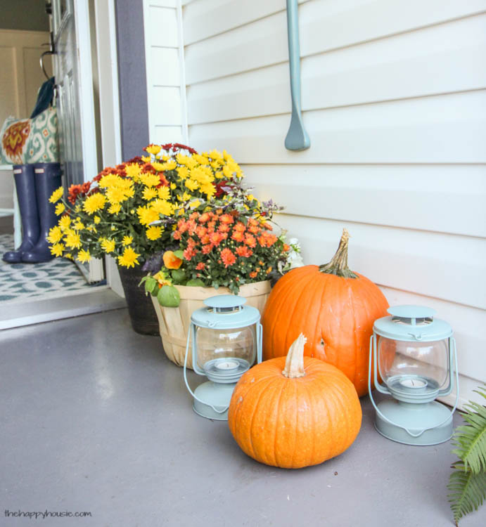 Come on tour this cheery fall front porch and entry hall Fall Home Tour Part 2 at thehappyhousie.com-8