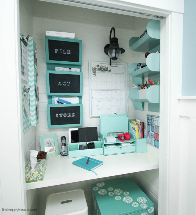 Get-totally-organized-with-a-DIY-Command-Center-in-your-home-like-this-command-center-closet-at-thehappyhousie-3