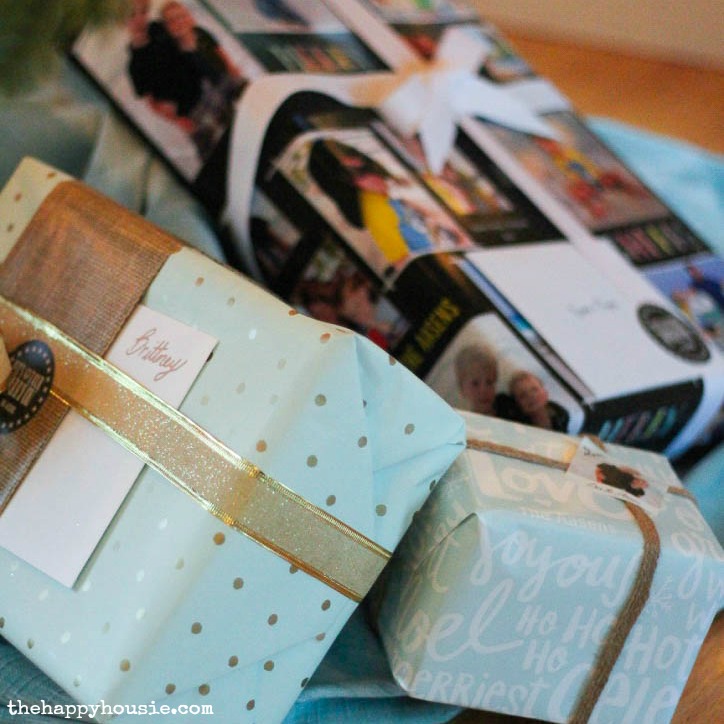 4 Fab Ways to Personalize Your Gift Wrapping this Holiday {& $200 TinyPrints Giveaway!!}