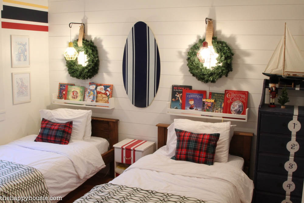 Christmas Home Tour adorable Christmas touches in the bedrooms and bathrooms -4