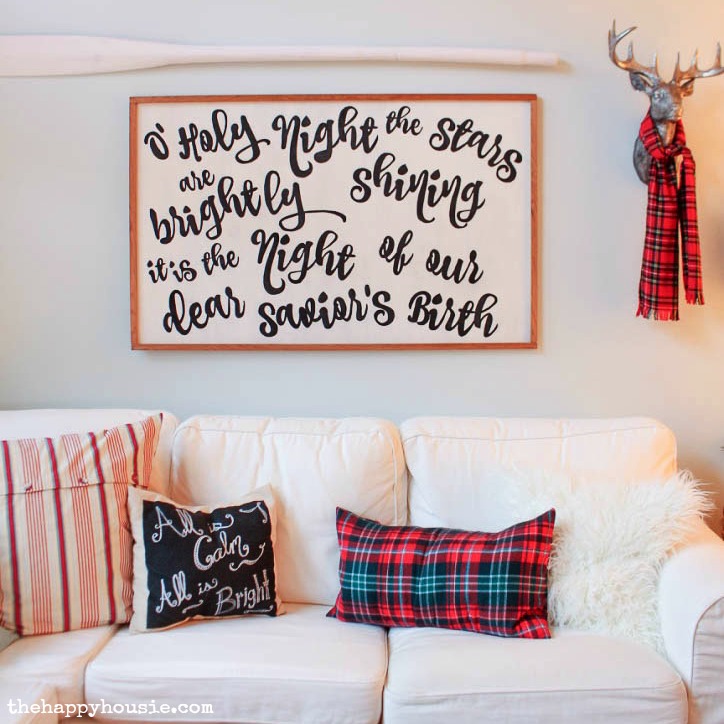 How to make your own DIY Song Lyrics Sign at thehappyhousie.com