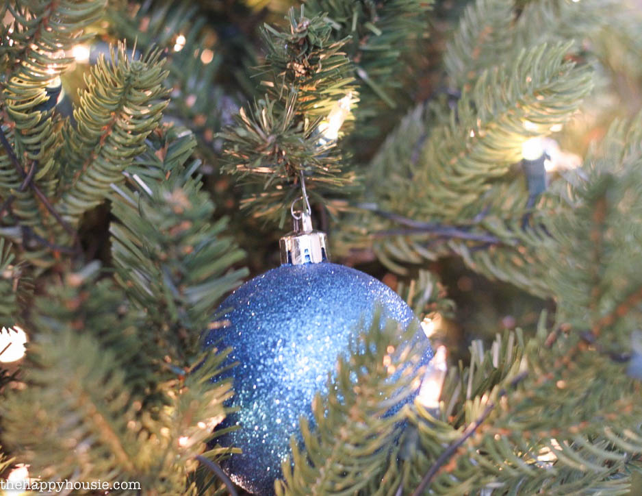 Rustic Blue and Natural Christmas Tree Decor at thehappyhousie.com-10