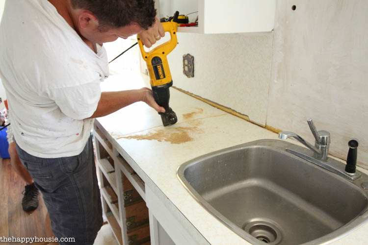 Install New Countertops On Old Cabinets, Can You Change Kitchen Countertops Without Damaging Cabinets