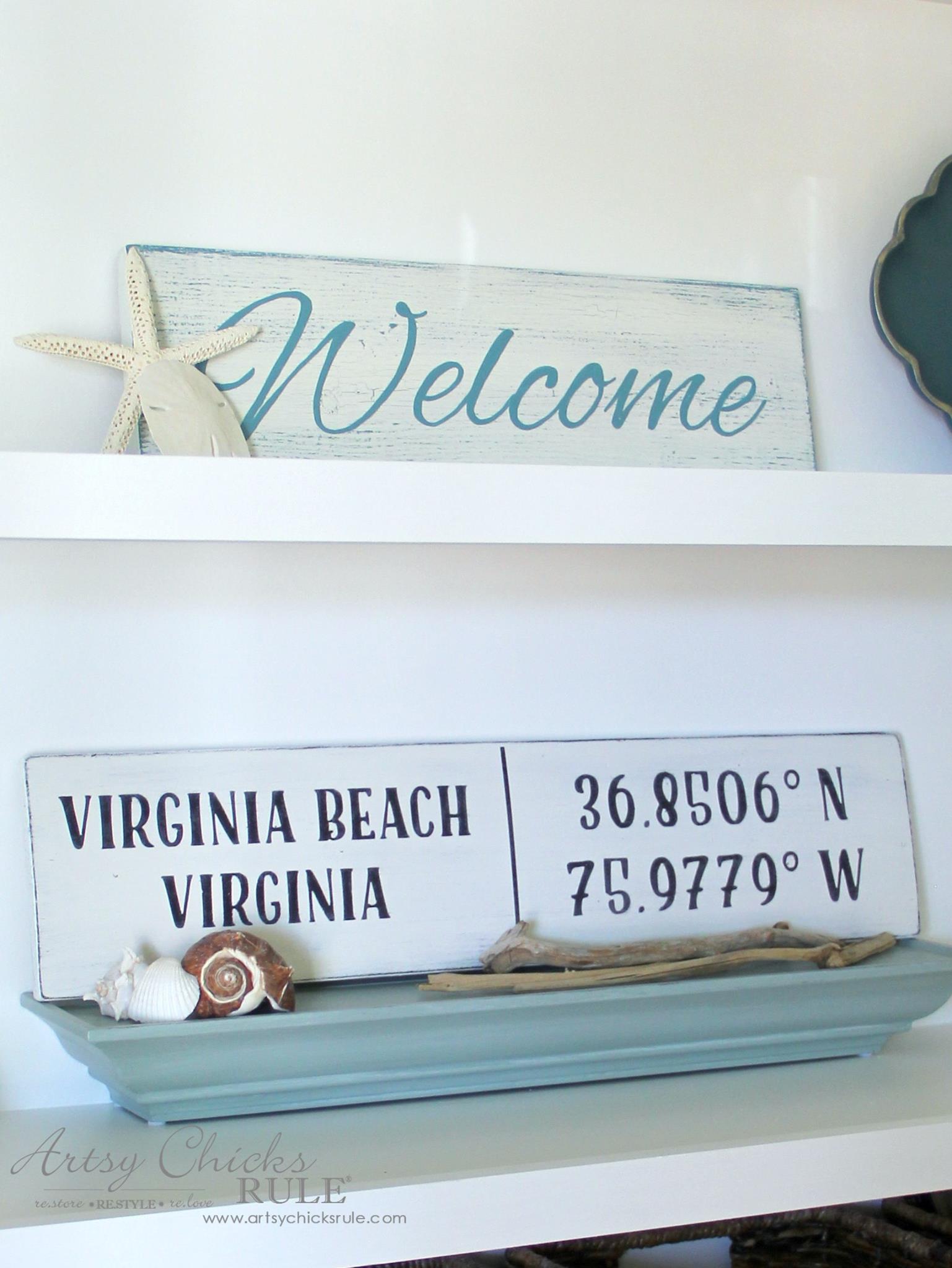 A welcome sign in blue on a white shelf.