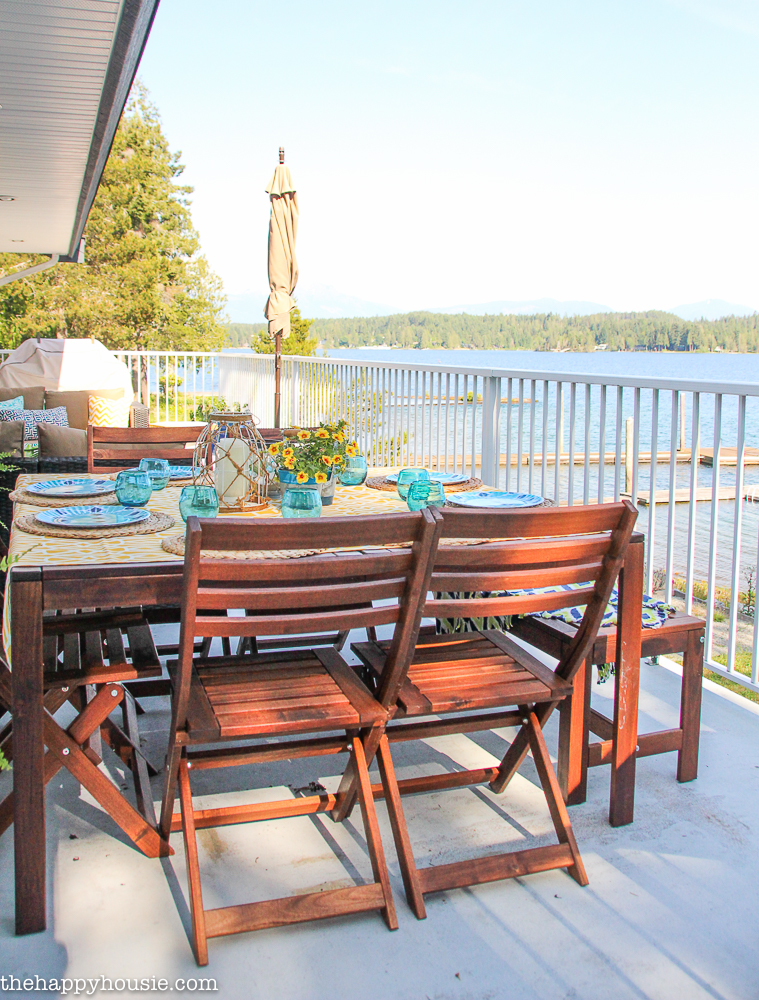 Outdoor Dining Area and Cheery Lakefront Outdoor Tablescape at the happy housie-14