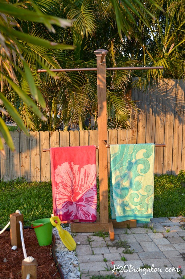 WIW June 29 DIY-standing-outdoor-towel-rack-H2OBungalow-1