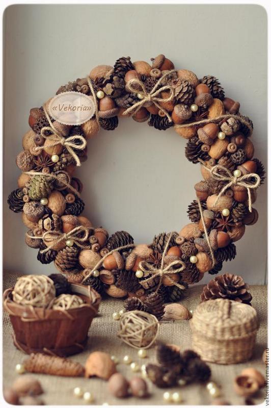 Fantastic DIY Fall Wreaths acorn-wreath-natural