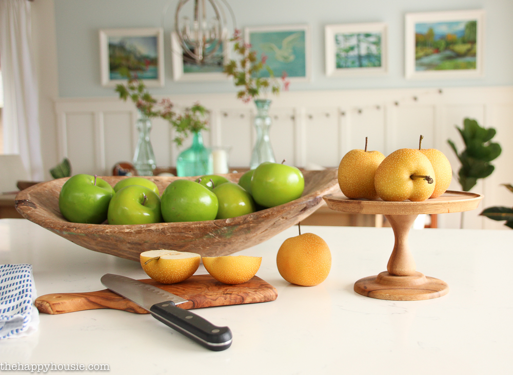 beautiful-light-bright-and-airy-fall-home-tour-lakehouse-home-tour-with-pops-of-coral-and-fall-plaids-at-the-happy-housie-10