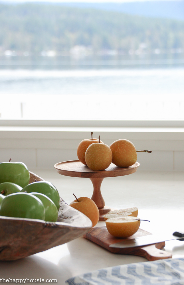 beautiful-light-bright-and-airy-fall-home-tour-lakehouse-home-tour-with-pops-of-coral-and-fall-plaids-at-the-happy-housie-2