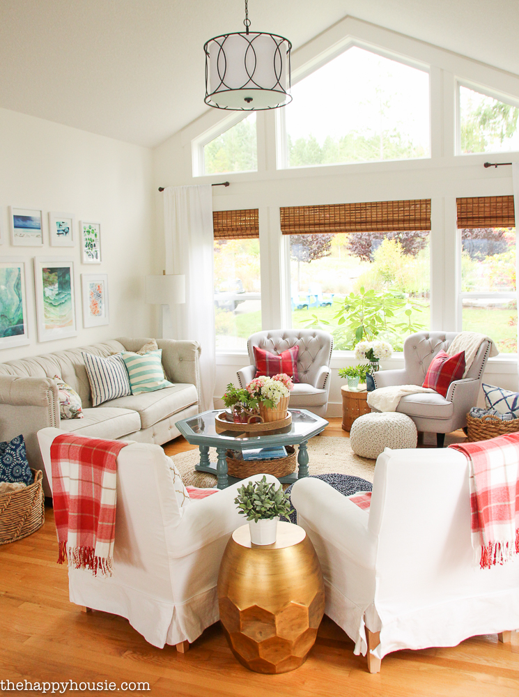 beautiful-light-bright-and-airy-fall-home-tour-lakehouse-home-tour-with-pops-of-coral-and-fall-plaids-at-the-happy-housie-21