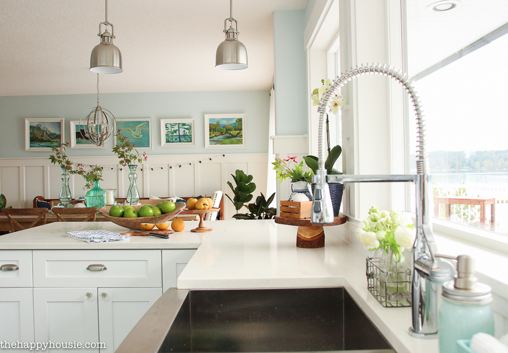 beautiful-light-bright-and-airy-fall-home-tour-lakehouse-home-tour-with-pops-of-coral-and-fall-plaids-at-the-happy-housie-4