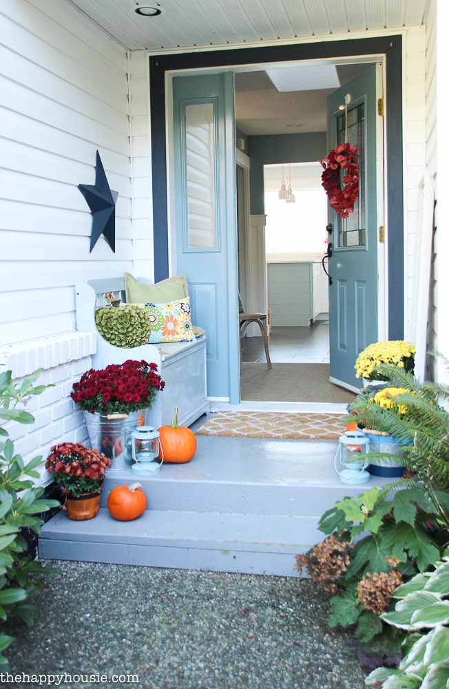 easy-ways-to-decorate-your-front-porch-for-fall-1