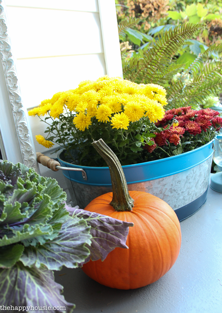easy-ways-to-decorate-your-front-porch-for-fall-15