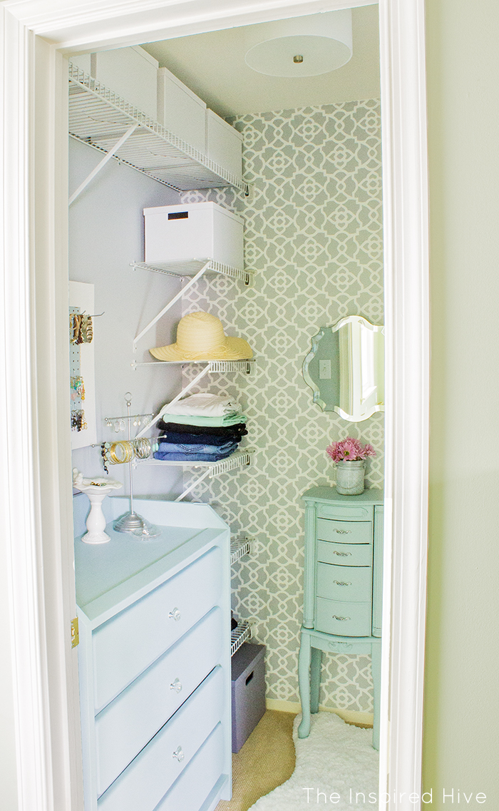 girly-walk-in-closet-makeover