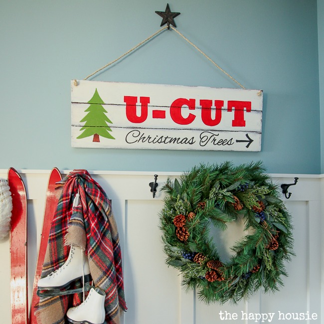 DIY Faux Wood Vintage Style U-Cut Christmas Tree Sign