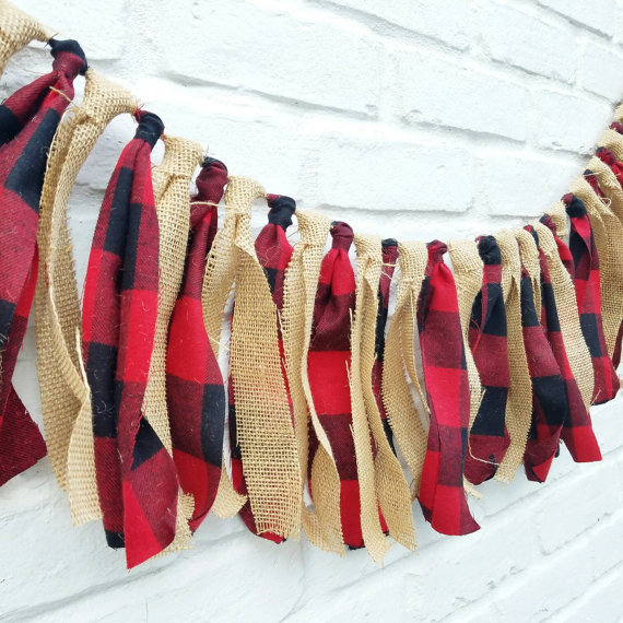 A buffalo checked garland.
