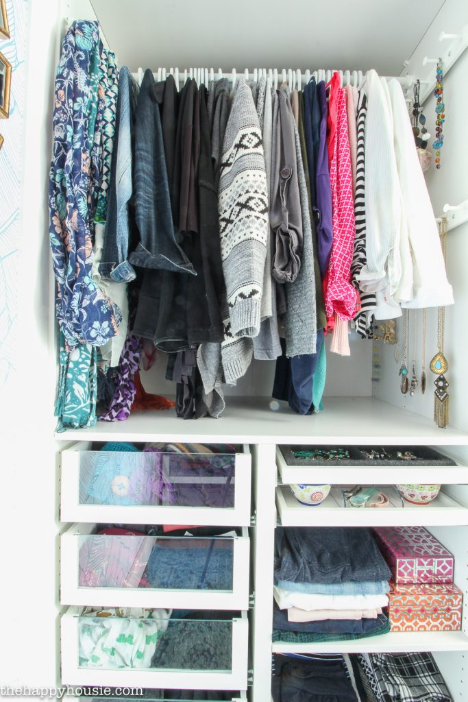 7 Tips for Completely Organizing Your Closet and Dresser | The Happy Housie