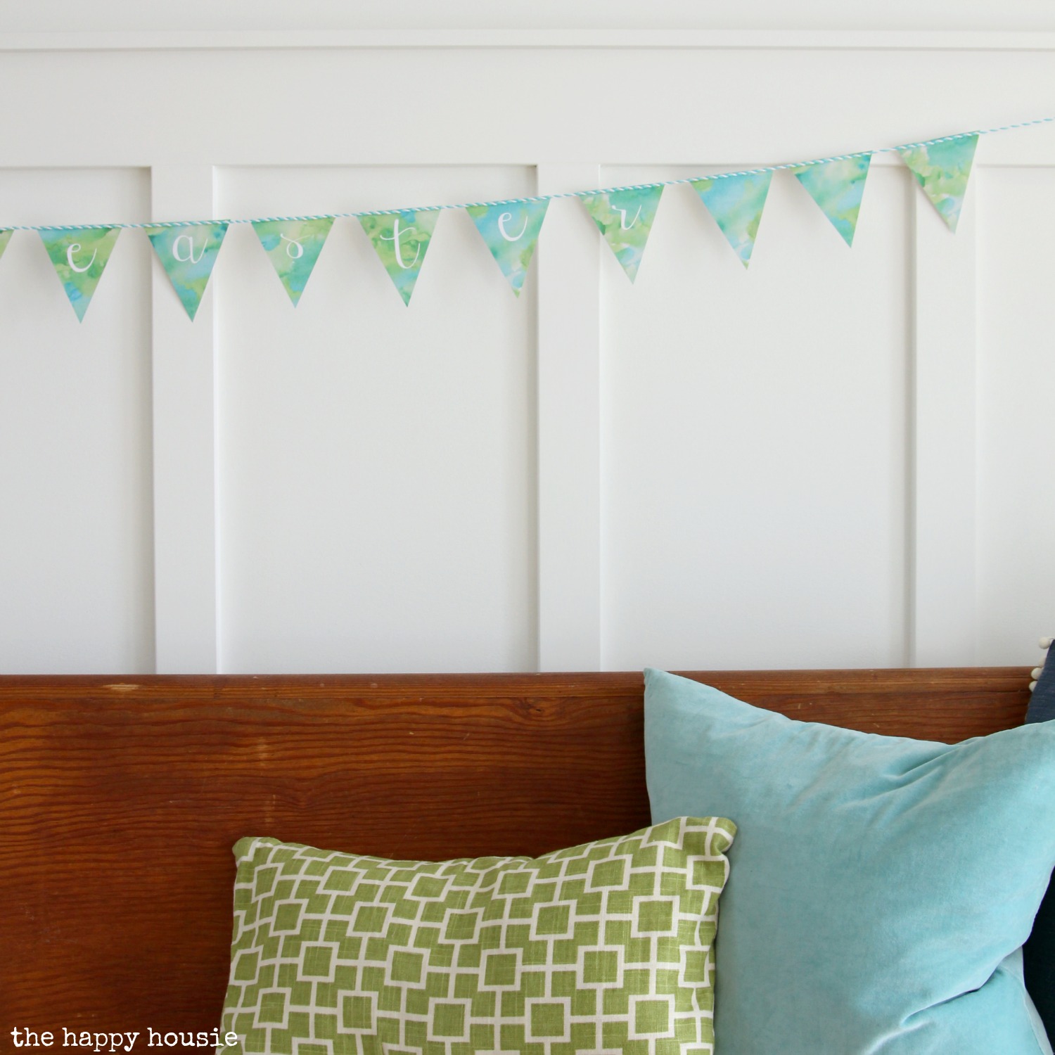 Free Printable Happy Easter Banner {& 30 Free Easter Printables}