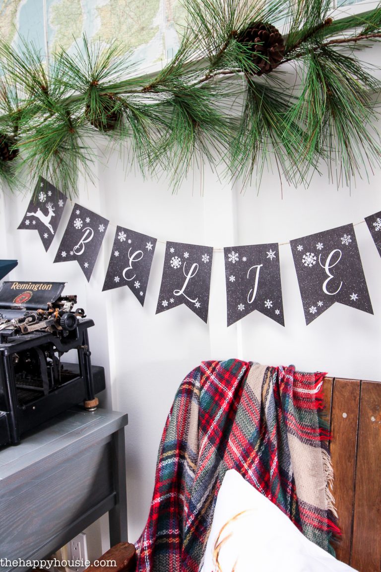 Faux Chalkboard Free Printable Christmas Banner | The Happy Housie
