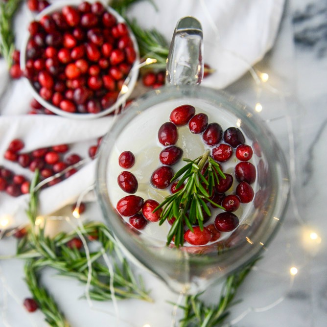15 Merry & Fab Holiday Drink Ideas
