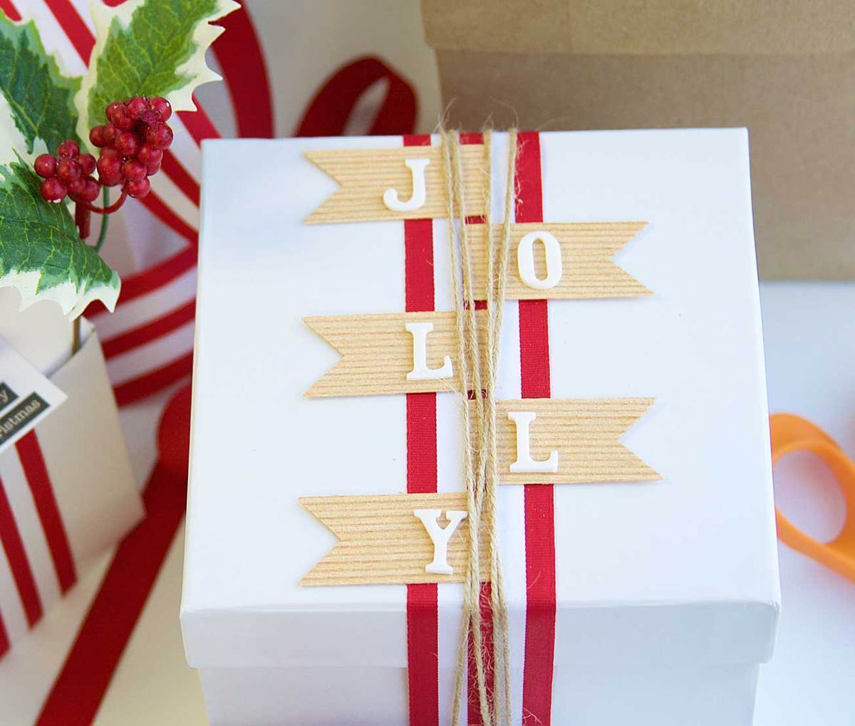 20 Fabulous Holiday Gift Wrap Ideas & Printable Holiday Gift Tags