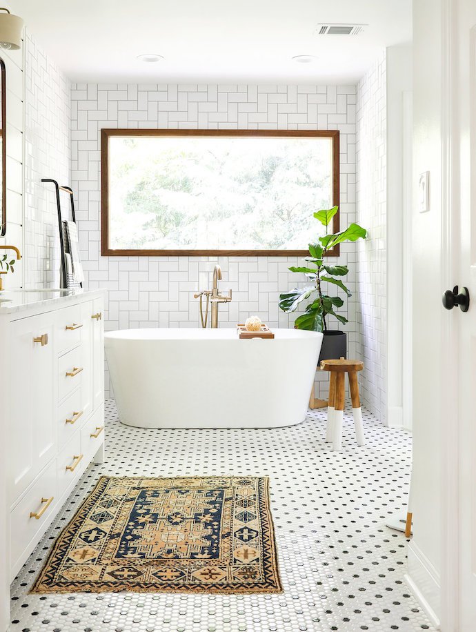 25 Stunning Bathrooms with Gold Hardware