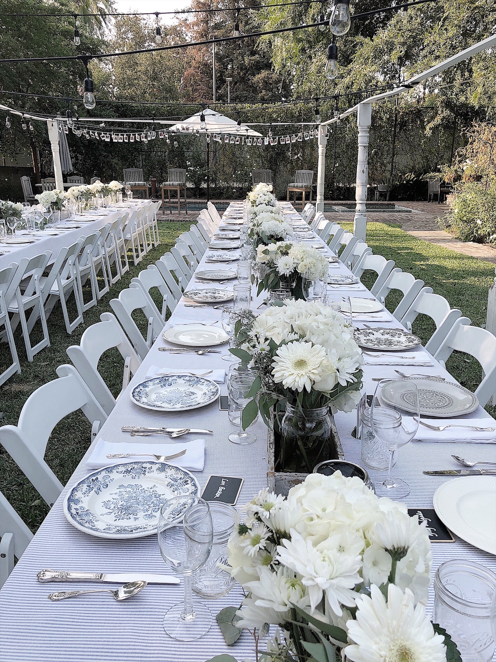 Rows of tables all decorated in summer white.