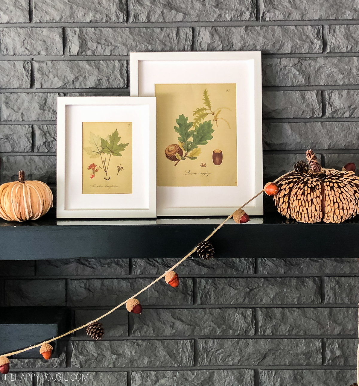 An acorn garland is strung up on the mantle.