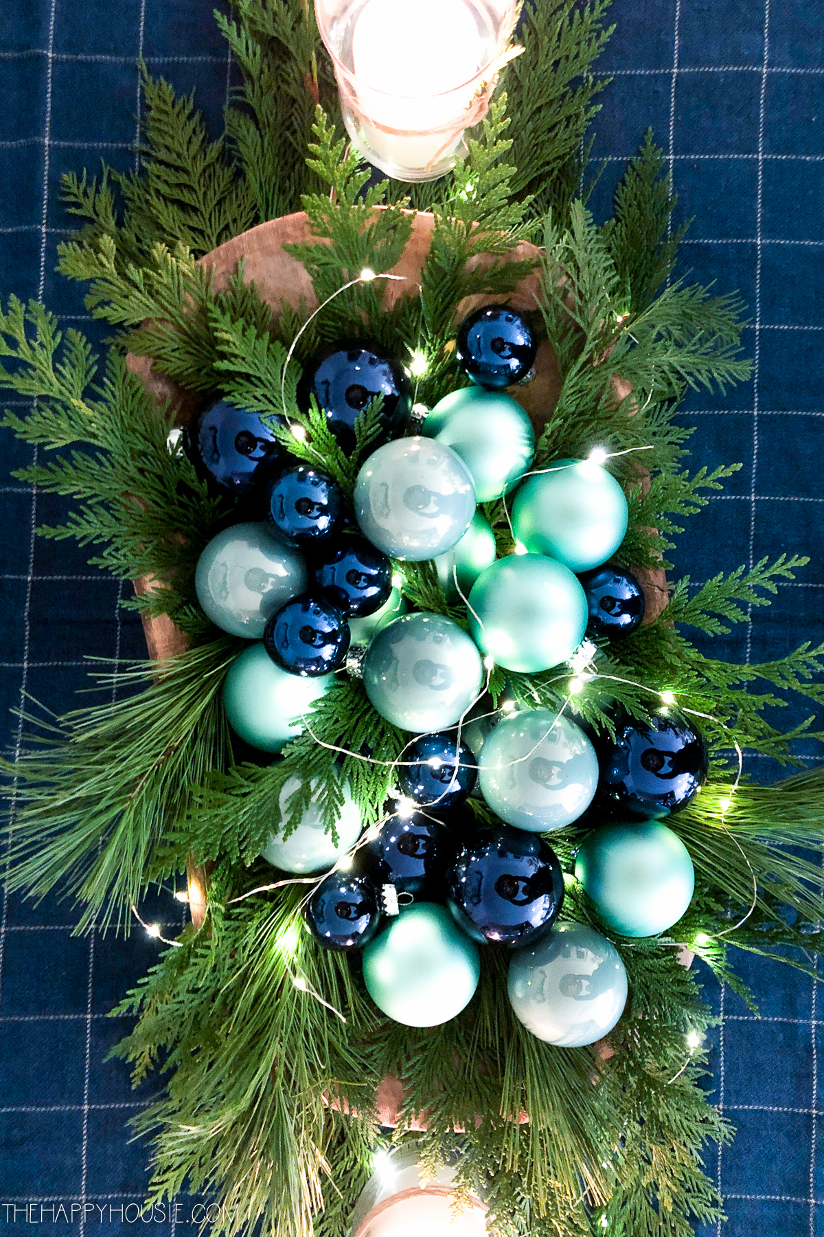 5 Minute DIY Ornament Centrepiece {that will last all season!}