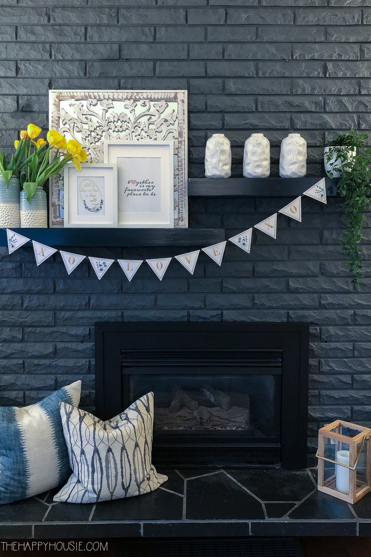 The printable and banner on the fireplace.