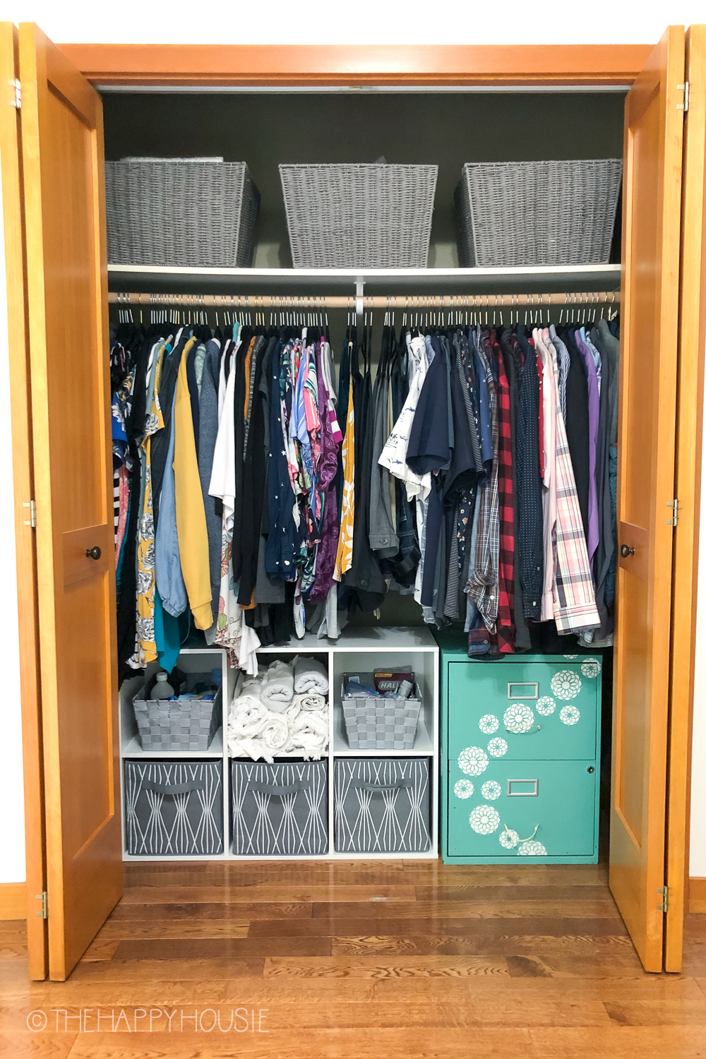 How To Organize A Small Reach In Closet, How To Organize Clothing Shelves