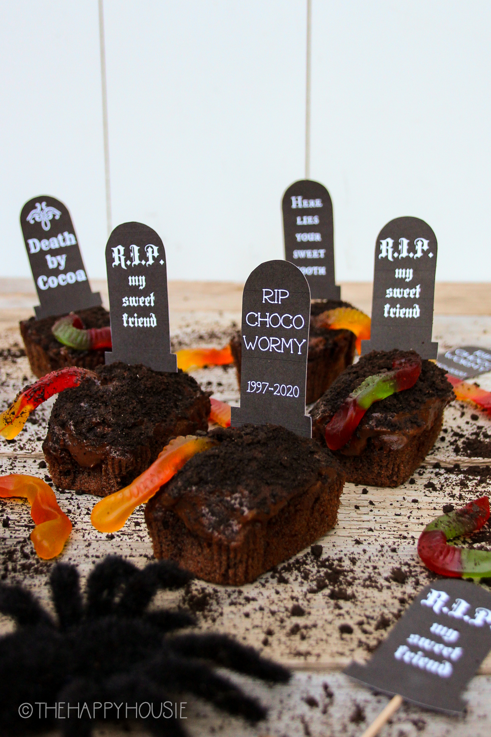 Worms & Dirt Halloween Cupcakes with Printable Gravestone Markers