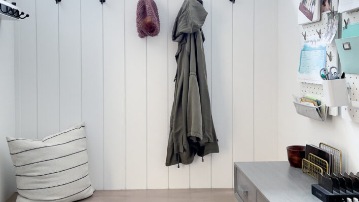 Tips for Organizing a Family Entryway Mudroom
