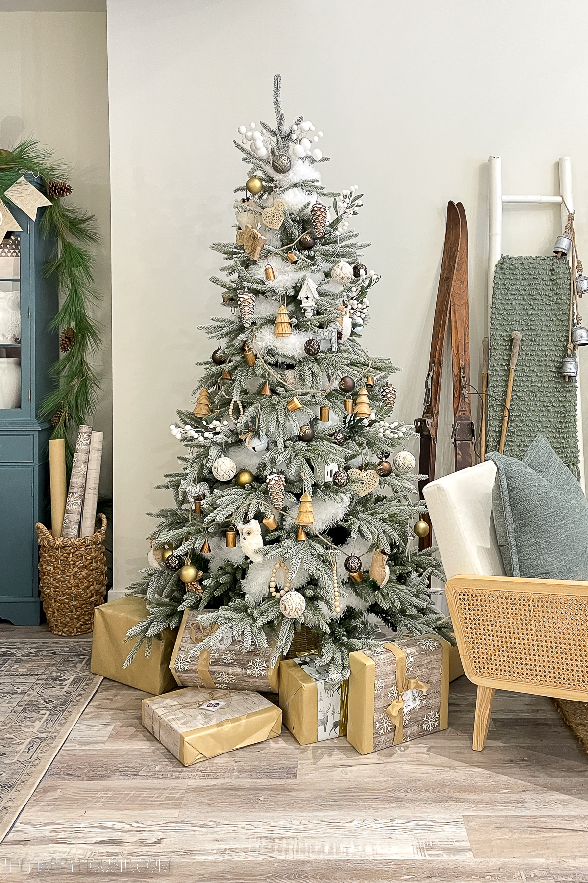 Scandi Neutral Christmas Tree Decorating Ideas